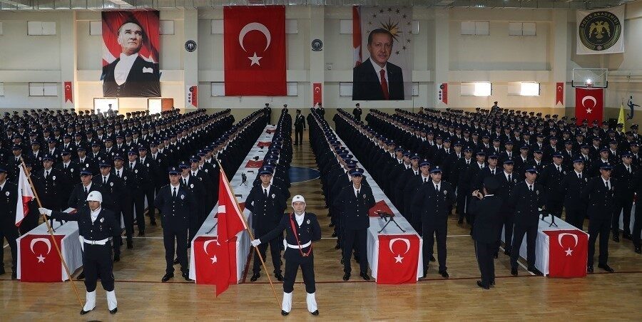 Erzincan Polis Meslek Eğitim Merkezinde (POMEM) eğitimlerini başarıyla tamamlayan 449