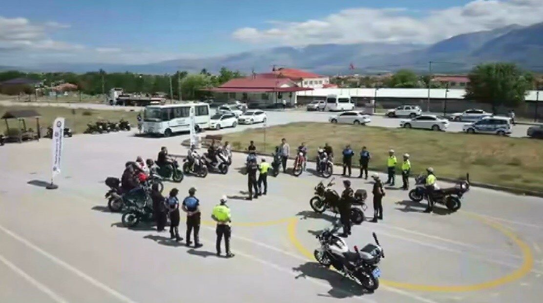 Erzincan’da özellikle yaz aylarında artan motosiklet kazalarının önlenmesi kapsamında Erzincan