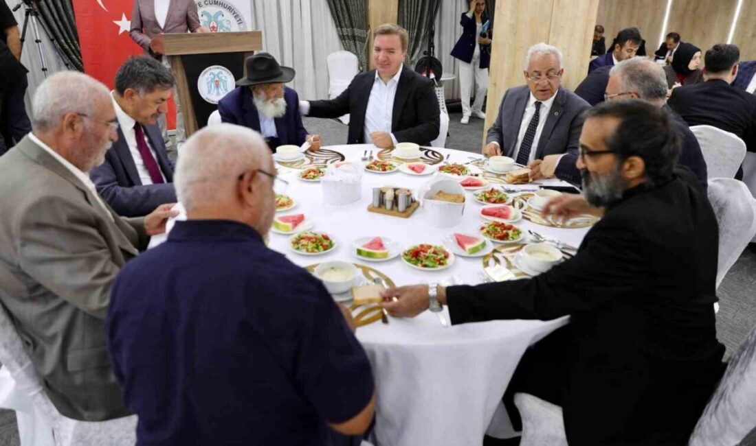 Erzincan’da muharrem ayı dolayısıyla iftar programı düzenlendi. Düzenlenen iftar programında