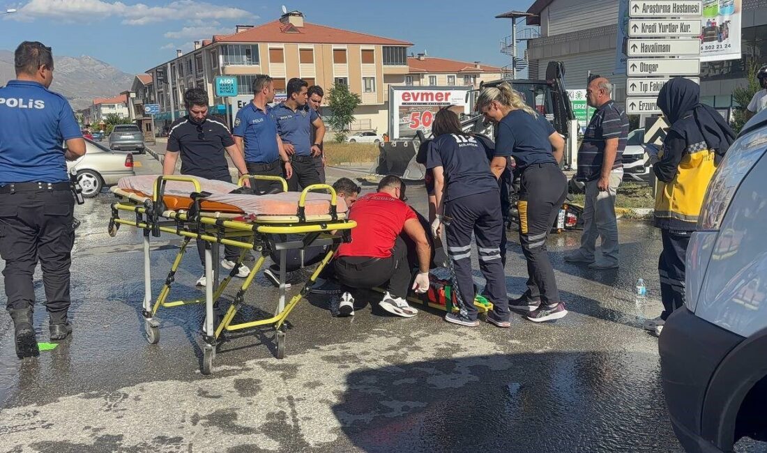 Erzincan’da otomobil ile motosiklet çarpıştı: 2 yaralı Erzincan’da otomobil ile motosikletin çarpışması sonucu meydan gelen kazada, 2