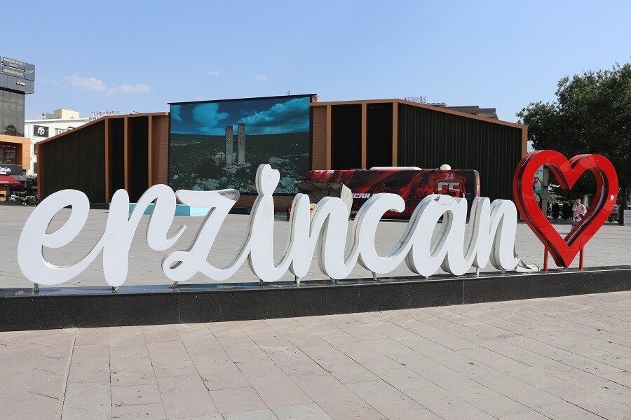Erzincan merkezde yazın etkisi iyice hissedilirken, sıcaklık 39 dereceye kadar