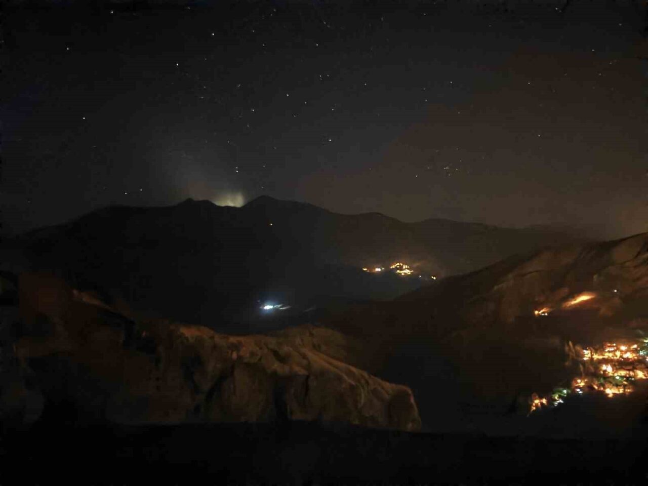 Gece saat 22:30 sularında Erzurum-Artvin sınır hattında gökyüzünde tanımlanamayan bir