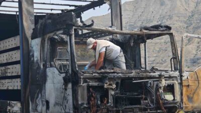 Erzurum’un Uzundere ilçesinden geçen Erzurum-Artvin karayolunda Gürcü plakalı bir tır,