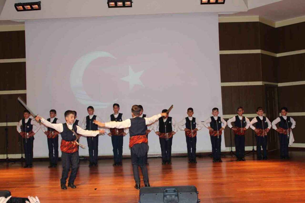 1954 yılında kurulan Erzurum Halk Oyunları ve Halk Türküleri Turizm