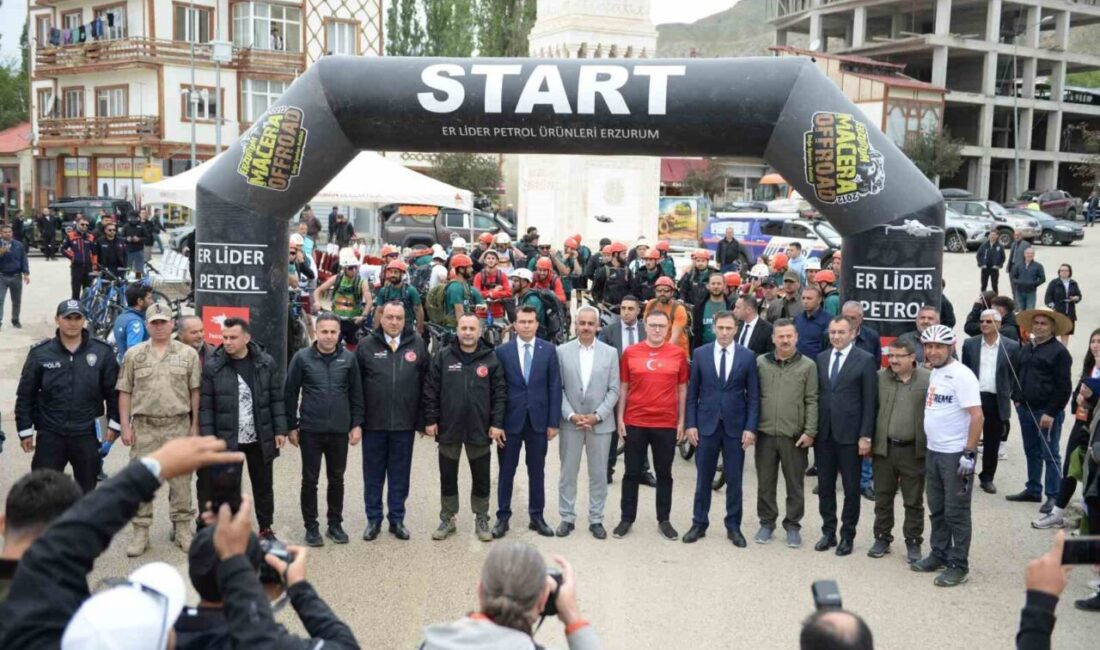 Üniversiteli gençlerin doğayla iç içe, ekip ruhu içerisinde fiziksel ve