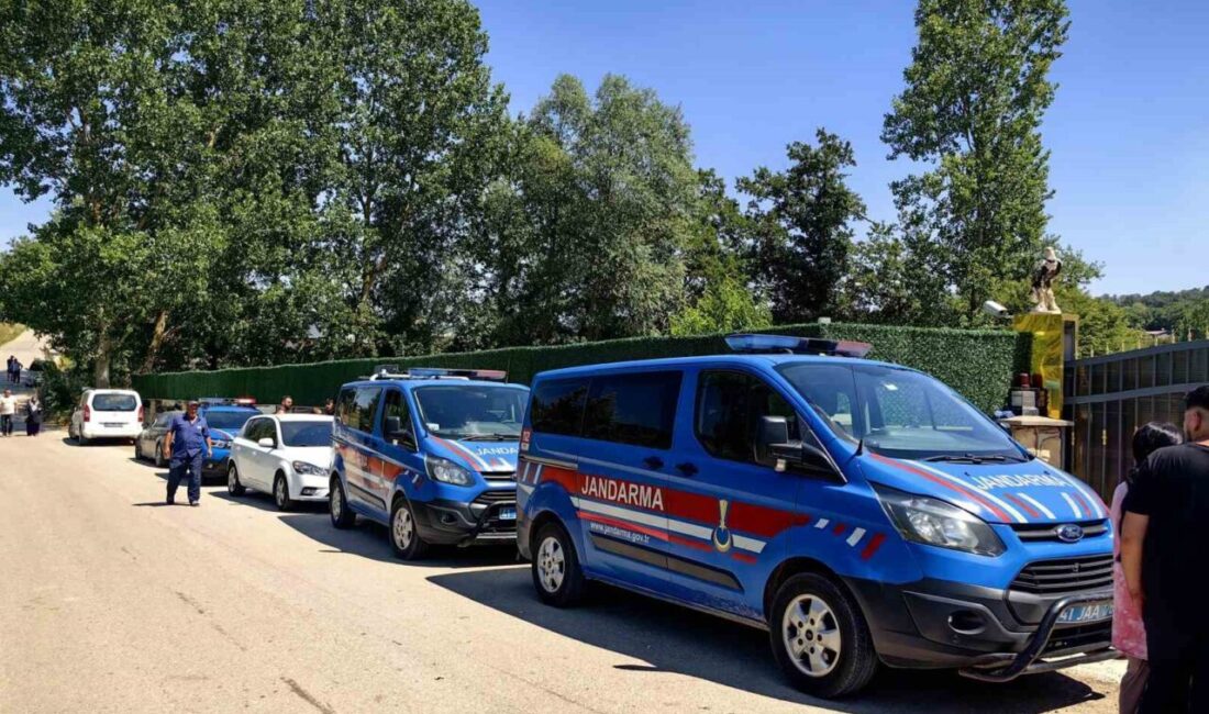 Kocaeli’nin İzmit ilçesinde boşanma aşamasında olduğu öğrenilen bir kadın, evinde