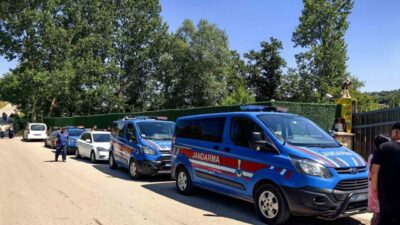 Kocaeli’nin İzmit ilçesinde boşanma aşamasında olduğu öğrenilen bir kadın, evinde