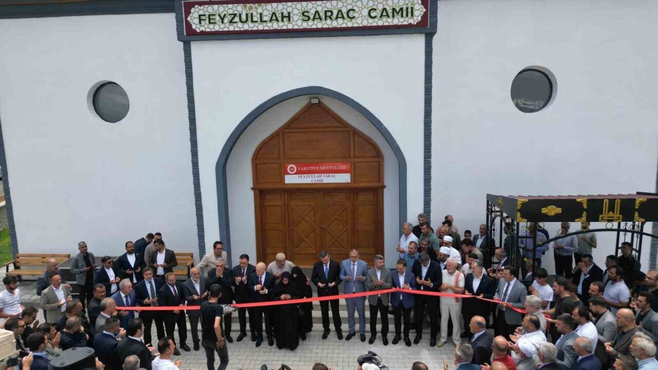 Erzurum’da Şükrü Paşa Mahallesi’nde yapımı tamamlanan Feyzullah Saraç Cami ibadete