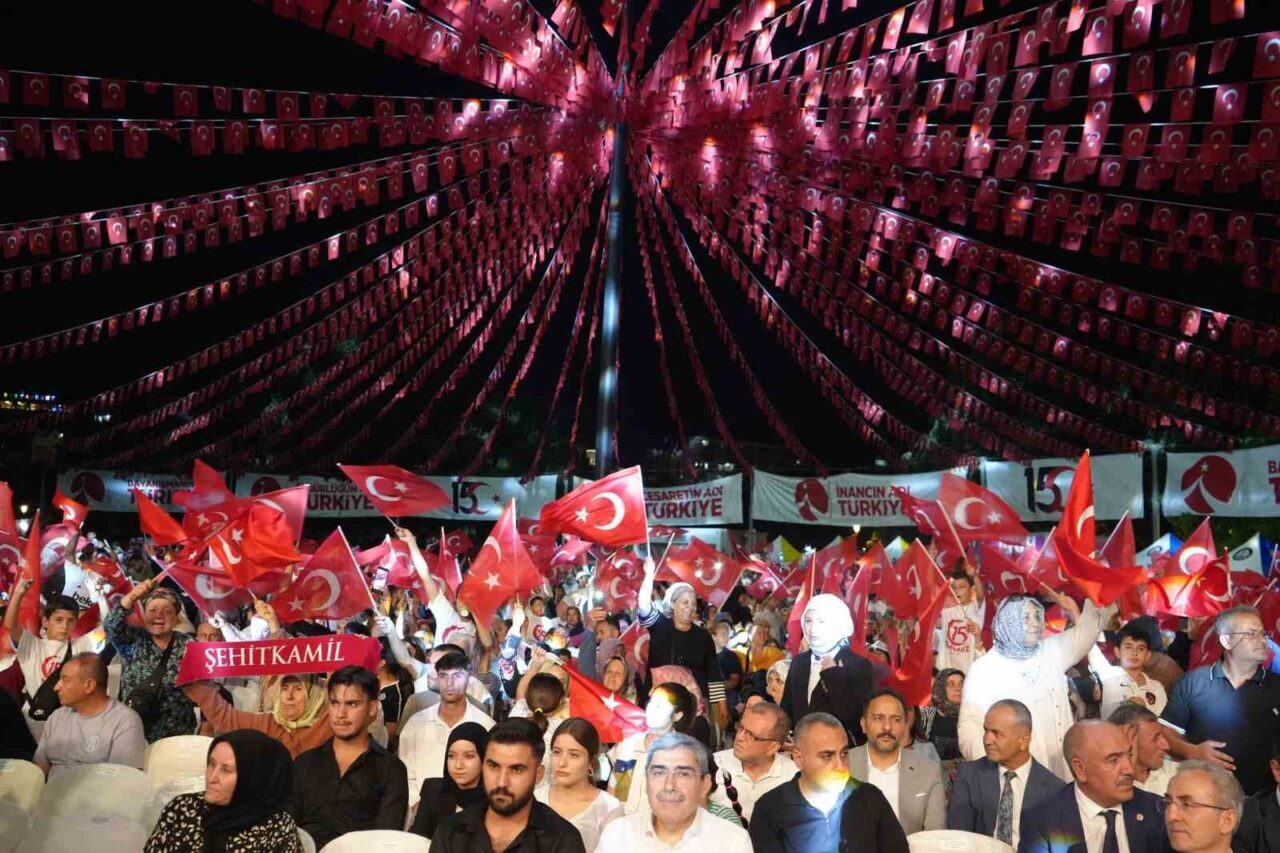 Gaziantep “15 Temmuz Demokrasi ve Milli Birlik Günü” dolayısıyla yüzlerce