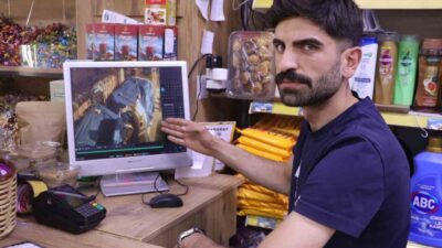 Sivas’ta gece vakti kuruyemiş dükkanından hırsızlık yapan gençler güvenlik kameralarına