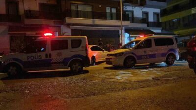 Kocaeli’nin İzmit ilçesinde gençler arasında çıkan kavgada 2 kişi bıçakla