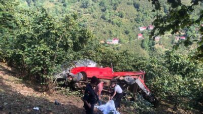 Giresun’un Tirebolu ilçesinde fındık bahçesine işçi taşıyan kamyonetin şarampole yuvarlanması