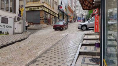 Gümüşhane’de kısa süreli sağanak yağış su baskınlarına yol açtı, bazı