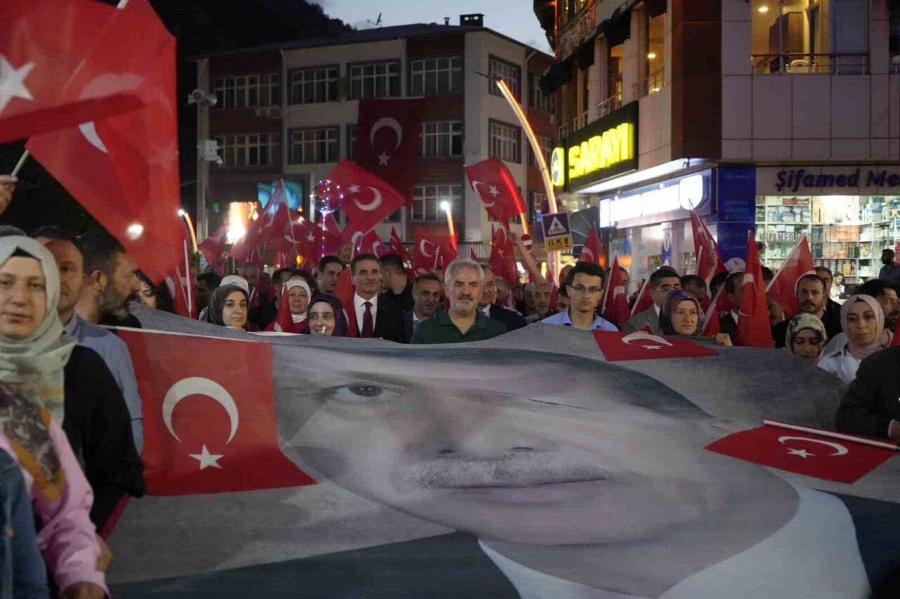 Gümüşhane’de 15 Temmuz Demokrasi ve Milli Birlik Günü kapsamında yürüyüş