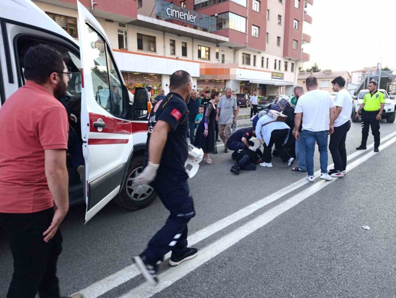 Gümüşhane’de karşıdan karşıya geçerken bir anda koşmaya başlayan yaşlı kadına