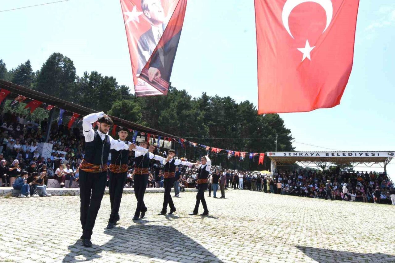 Erzurum’un Şenkaya ilçesinde düzenlenen 18’nci Kültür, Sanat ve Bal Festivali