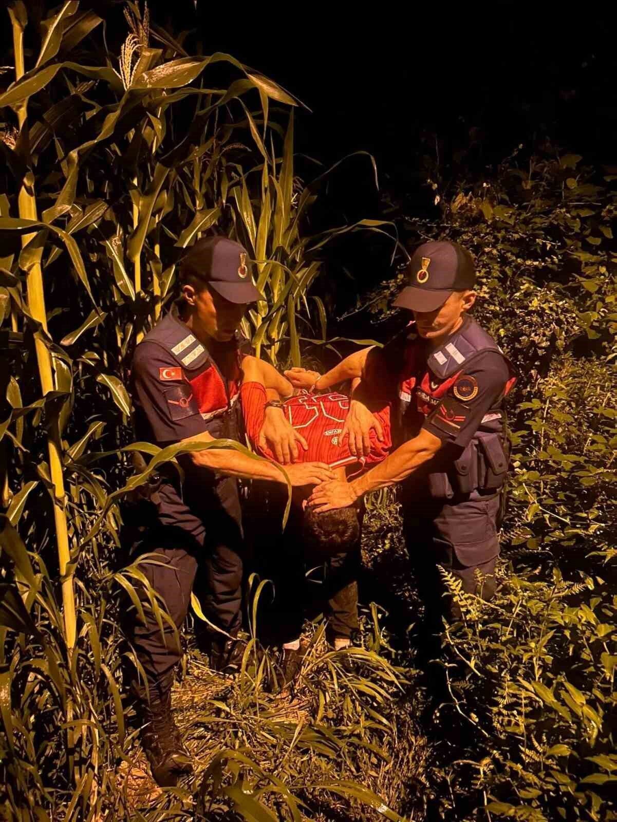 Artvin’de hakkında çeşitli suçlardan araması bulunan bir şahıs, yasa dışı