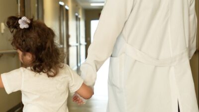 Böbrekte oluşan çıkım darlığı sebebiyle sol böğür bölgesindeki ağrı şikâyetiyle