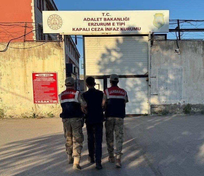 Erzurum’da jandarma ekipleri hakkında yakalama kararı olan şahsı ceza infaz