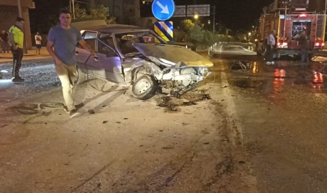 Sivas’ta iki otomobilin kafa kafaya çarpıştığı kazada 1’i ağır 2