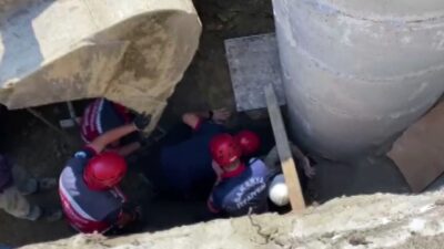 Sakarya’nın Arifiye ilçesinde inşaatı süren TOKİ konutlarında kanalizasyon çalışması sırasında