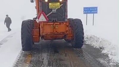 Erzurum’un ispir ilçesi Ovit tüneli bölgesinde kar yağışı nedeniyle yol