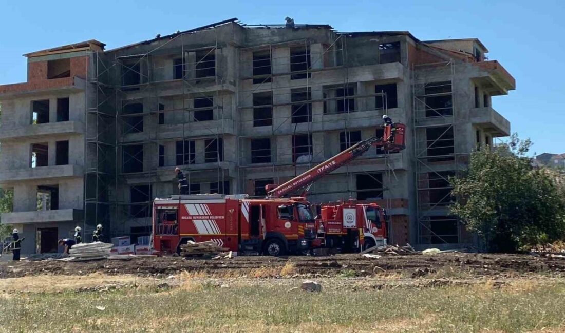 Kocaeli’nin Başiskele ilçesinde 5 katlı binanın çatısında izolasyon çalışması sırasında