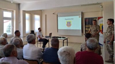 Erzincan İl Jandarma Komutanlığı ekipleri köylerde bilgilendirme çalışmalarını sürdürüyor. Erzincanlı