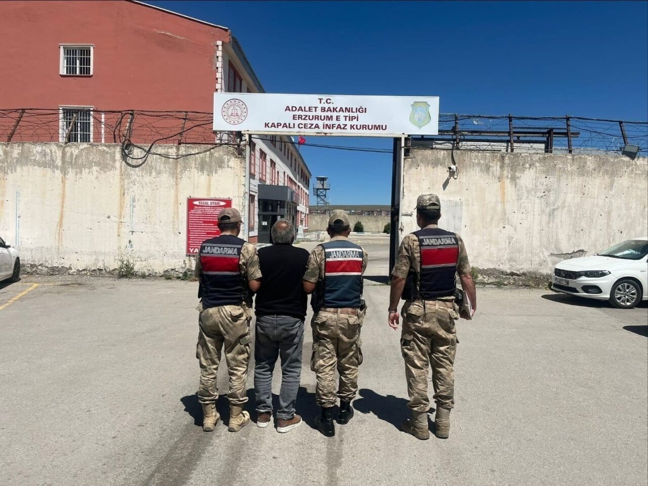 Erzurum İl Jandarma Komutanlığınca son bir ay içerisinde aranan şahısların