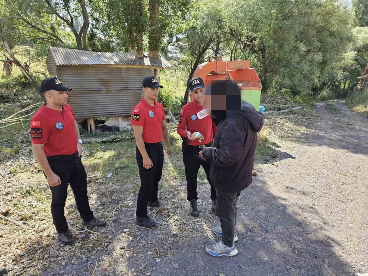 Erzurum’un Karayazı ilçesinde kaybolan şahsı jandarma yaptığı titiz çalışma ile