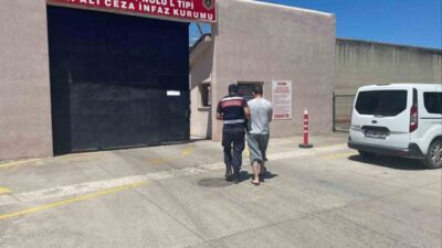 Sakarya’da Serdivan ve Erenler ilçesinde jandarma ekiplerince yapılan uyuşturucu operasyonunda