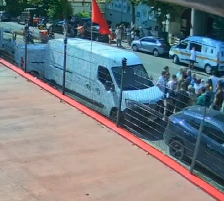 Kocaeli’nin İzmit ilçesinde görevini yapan kadın muhabire yönelik linç girişiminin