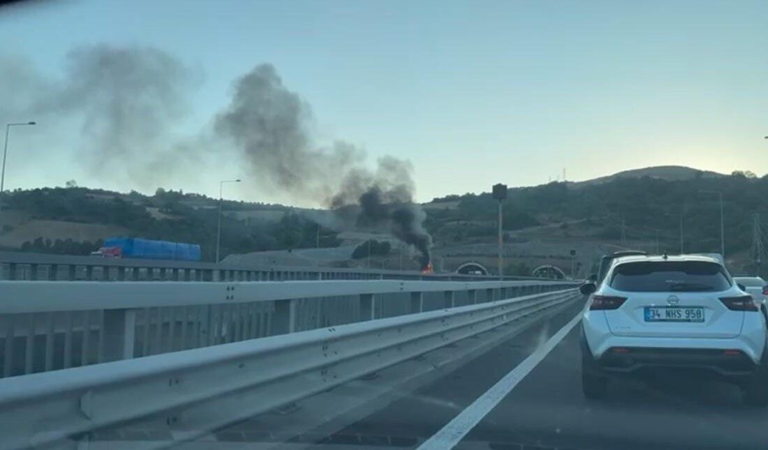 Kuzey Marmara Otoyolu Körfez geçişinde kamyon alev aldı. Trafikte uzun