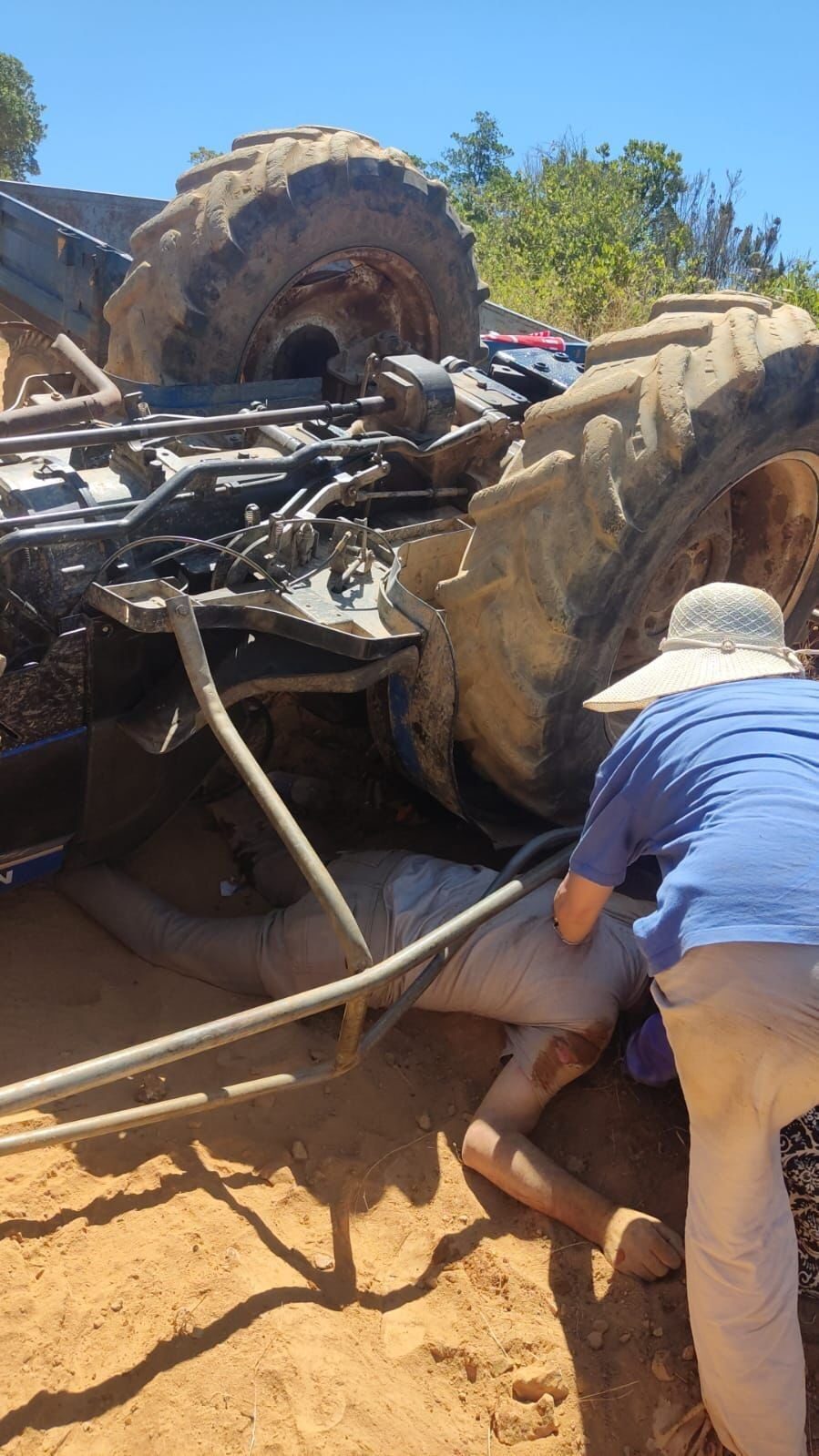 Kocaeli’nin Kandıra ilçesinde kontrolden çıkıp devrilen traktörün sürücüsü yaralandı. Kaza,