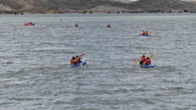 Gençlerin doğayla iç içe, ekip ruhu içerisinde fiziksel ve zihinsel