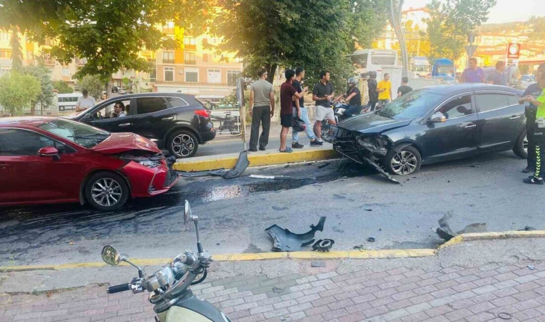 Kocaeli’nin Karamürsel ilçesinde meydana gelen trafik kazasında motosiklet sürücüsü yaralandı.