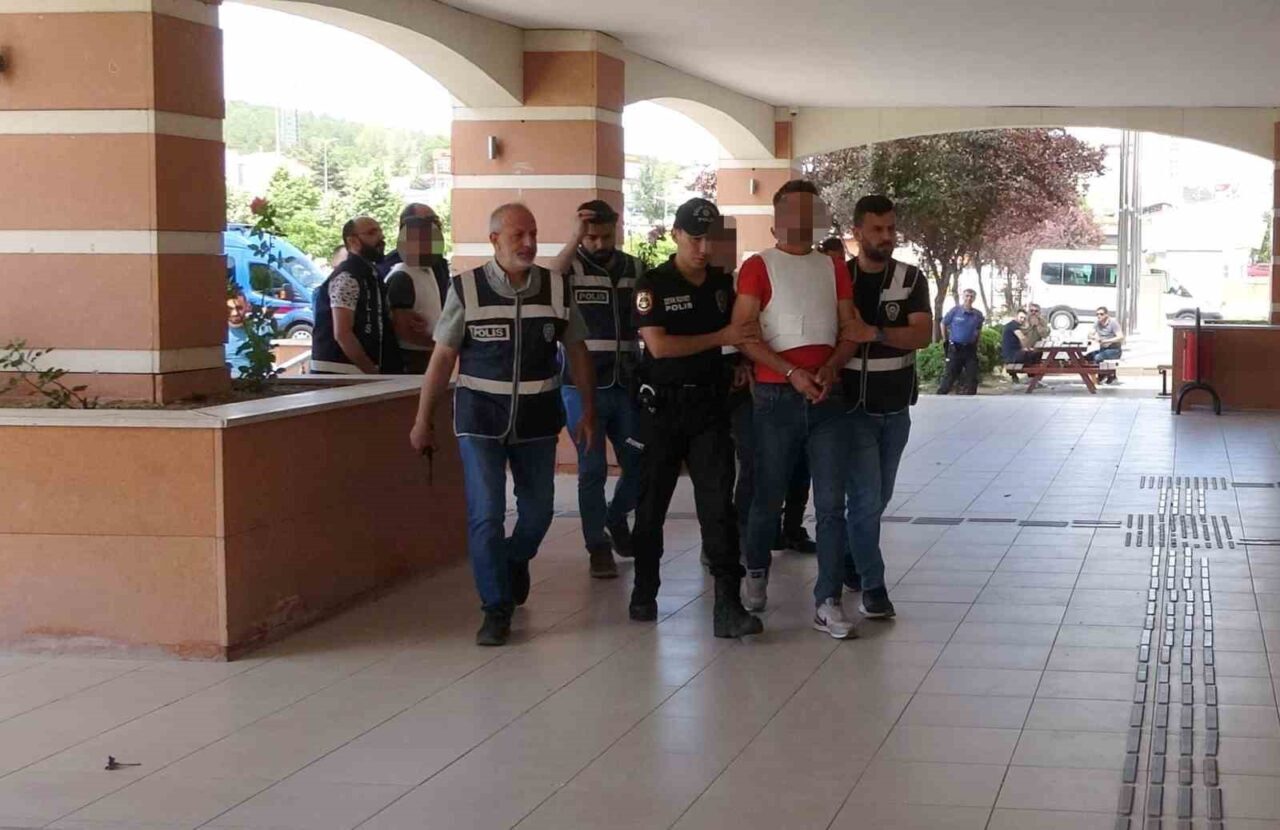 Kastamonu’da kardeşin öldüğü, ağabeyinin de yaralandığı silahlı ve bıçaklı kavgayla