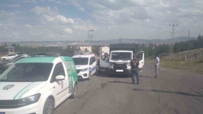 Kars Emniyet Müdürlüğü ekipleri, şehir genelinde asayiş ve trafik uygulamalarına