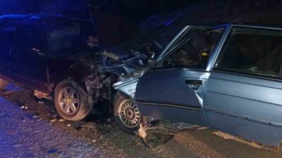 Kastamonu’nun Daday ilçesinde iki otomobilin kafa kafaya çarpışması neticesinde meydana