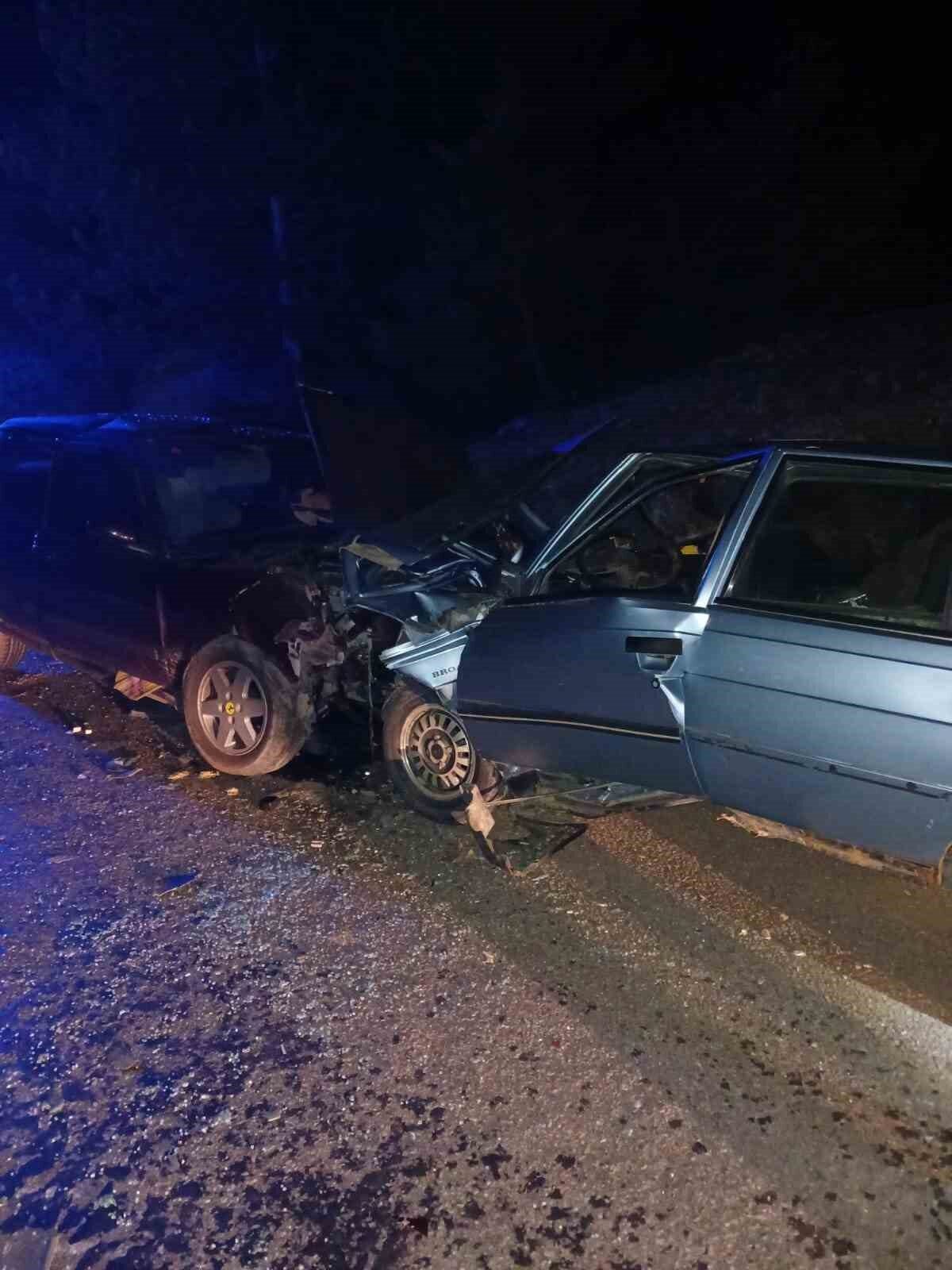 Kastamonu’nun Daday ilçesinde iki otomobilin kafa kafaya çarpışması neticesinde meydana