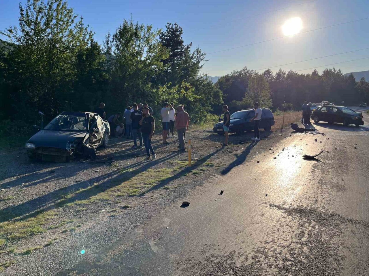 Kastamonu’da iki otomobilin kafa kafaya çarpıştığı kazada 4 kişi yaralandı.