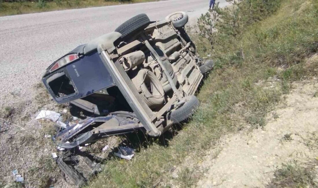 Kastamonu’nun Devrekani ilçesinde mucura kapılan aracın takla attığı kazada 2