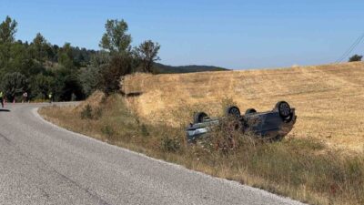 Kastamonu’da kontrolden çıkan otomobilin şarampole takla attığı kazada 3 kişi