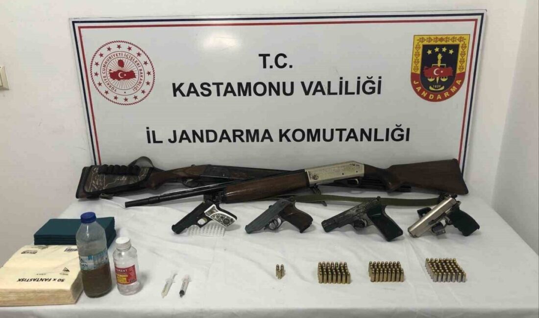Kastamonu’da silah kaçakçılarına yönelik jandarmadan operasyon: 4 gözaltı Kastamonu’nun Taşköprü ilçesinde jandarma ekiplerince düzenlenen operasyonda silah kaçakçılığı yaptığı