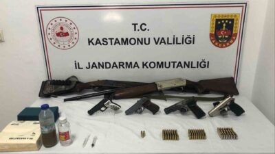 Kastamonu’nun Taşköprü ilçesinde jandarma ekiplerince düzenlenen operasyonda silah kaçakçılığı yaptığı