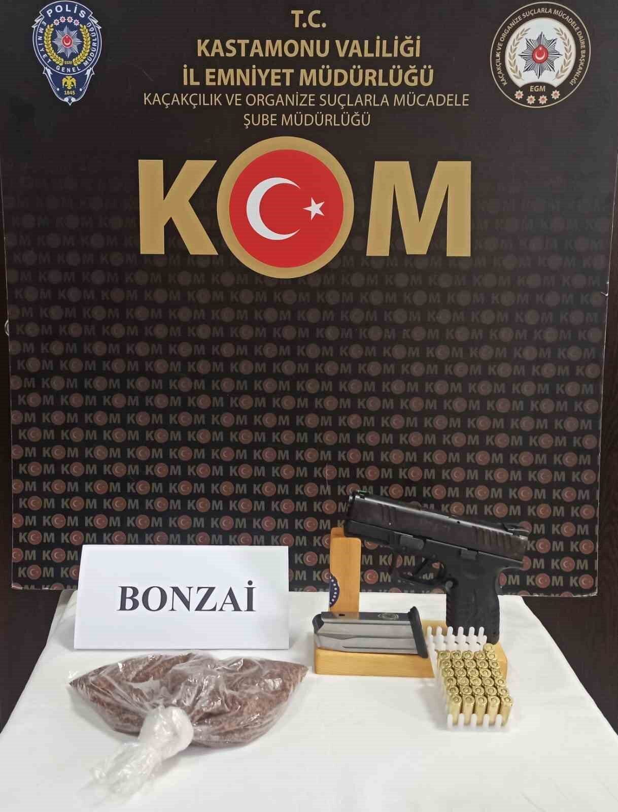 Kastamonu’da polis ekipleri tarafından düzenlenen uyuşturucu operasyonunda 1 kişi gözaltına