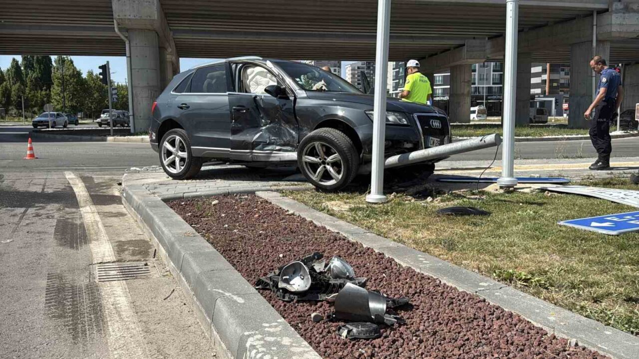Sivas’ta iki otomobilin çarpışması sonucu meydana gelen trafik kazasında 6