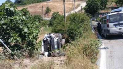 Kocaeli’de hafif ticari araç ile minibüsün karıştığı kazaya çarpmamak için