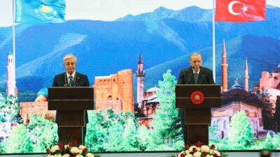 Kazakistan Cumhurbaşkanı Kasım Cömert Tokayev, Cumhurbaşkanı Recep Tayyip Erdoğan’ın liderliğine