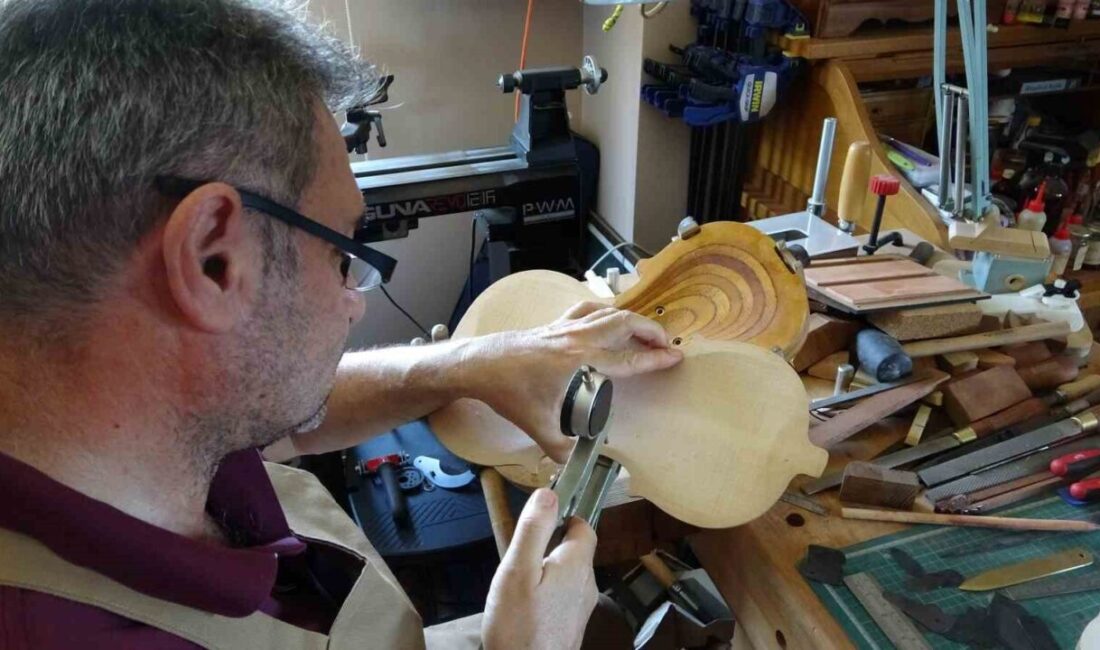 Emekli İnşaat Mühendisi Uluer Vardaloğlu, yaklaşık 40 yıldır tutkuyla sürdürdüğü